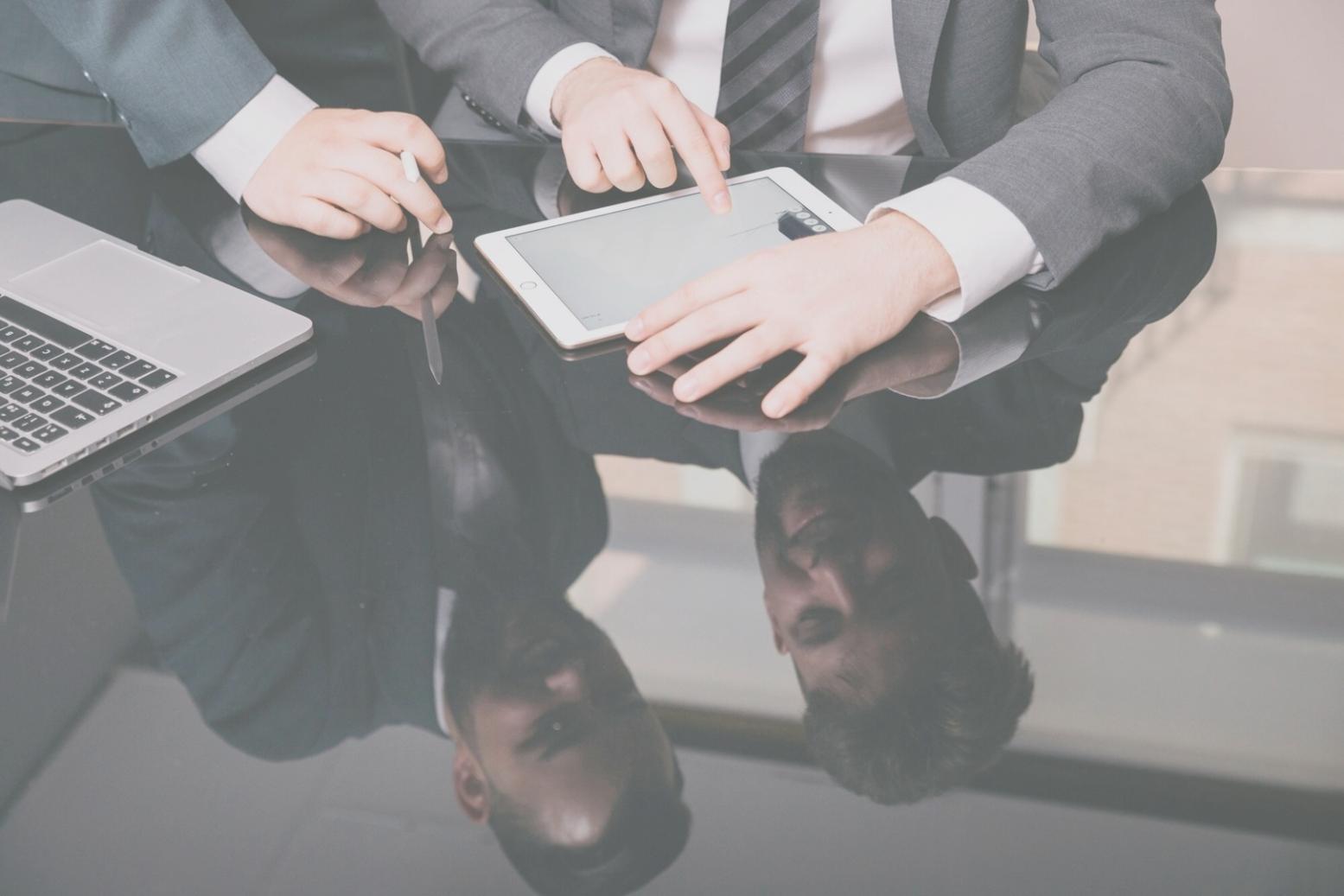 Momento di riflessione e autoanalisi durante un percorso di sviluppo personale